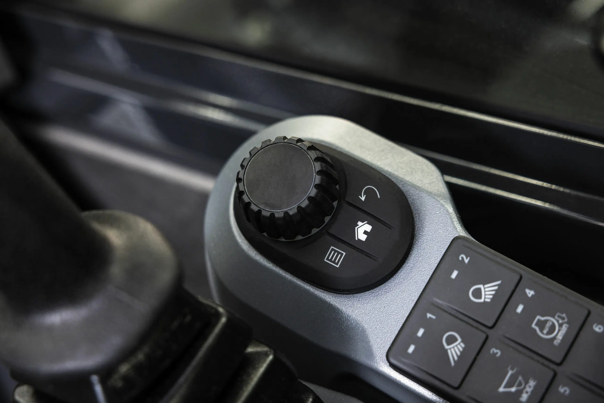 Mini Excavator SV100-7 controls